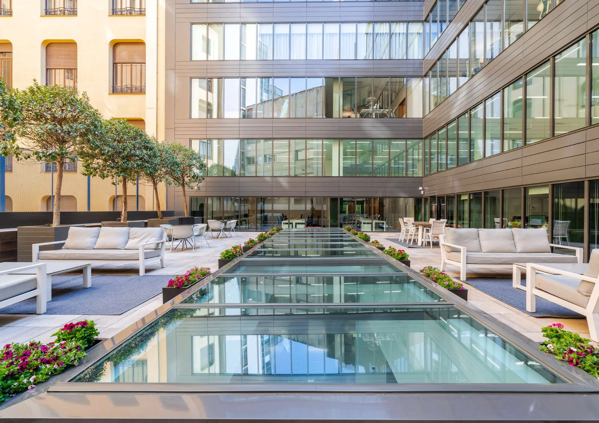 patio en edificio de oficinas