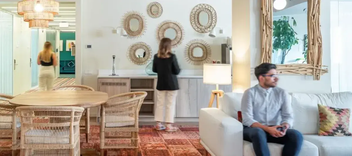 interior of utopicus jose abascal